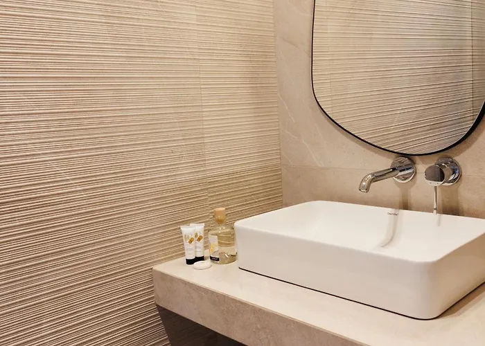 Cigale Jaune Avec Terrasse Et Piscine à Apartamento Antibes